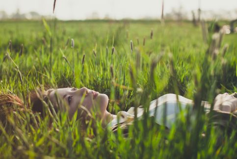 The Health Properties And Benefits of Himalayan Salt Lamps - mindbodygreen