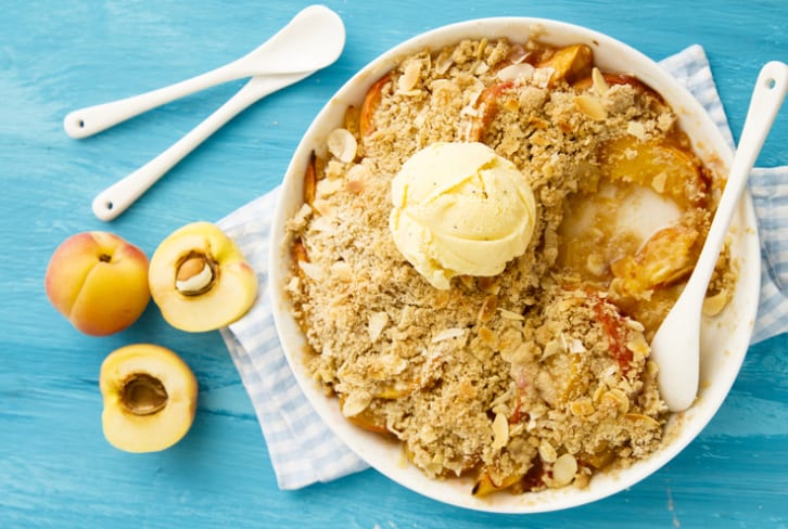 The 6-Ingredient Vegan Peach Cobbler You'll Want To Make Tonight