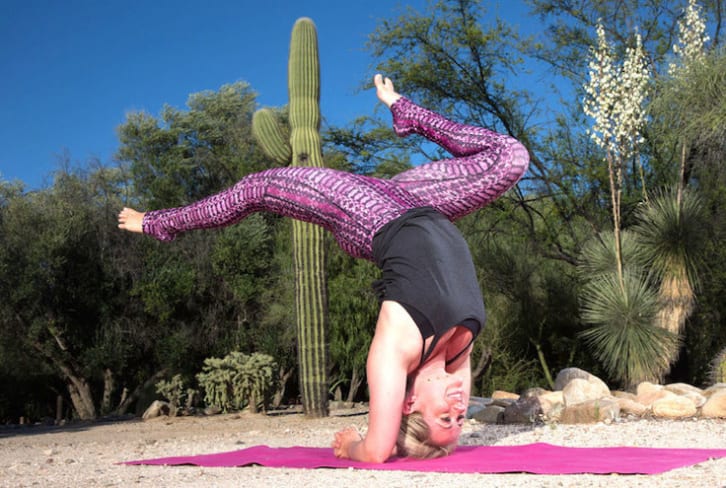 8 Tips To Practice A "Hollow Back" Forearm Stand (Infographic)
