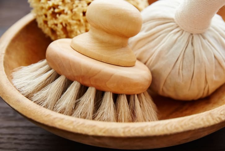 A 5-Step Guide To Dry Brushing Your Face For Brighter Skin