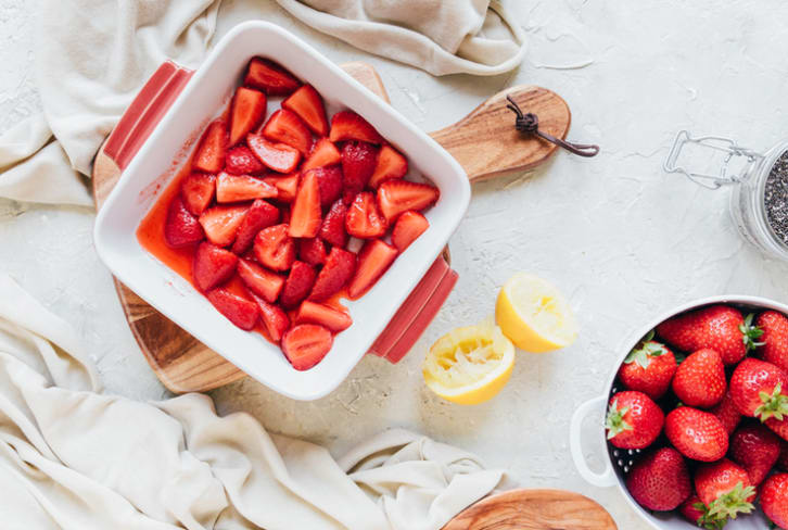These Strawberry-Lemonade Gut-Healing Snacks Are The Perfect Last Taste Of Summer