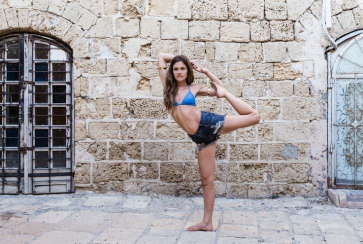 A Globe-Trotting Yoga Teacher On How To Surrender & Get Rid Of Excess