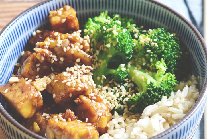 Faster Than Delivery: Make This Gut-Healthy Sesame Tempeh + Broccoli