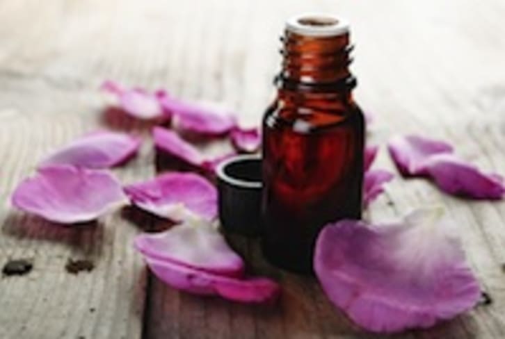 5 Essential Oils For Love & Sensuality
