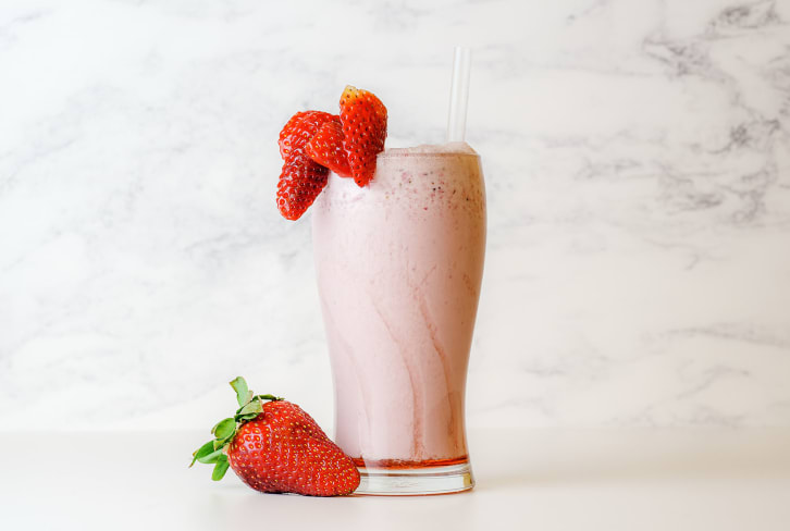 This Strawberry Smoothie Packs 34 Grams Of Protein (Plus Fiber & Healthy Fats)