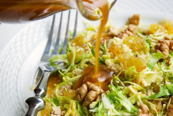 This RD's 4-Ingredient Dressing Makes Any Salad Go From Meh To Mouthwatering