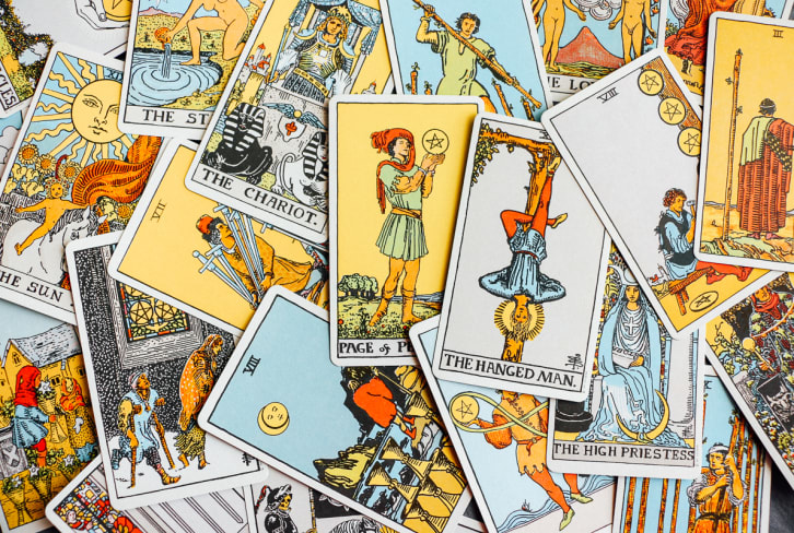 Seeking Guidance In Life & Love? Try These 5 Tarot Spreads For Clarity