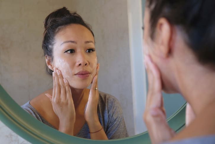 Once & For All: Should You Wash Your Face In The Morning Or Not?