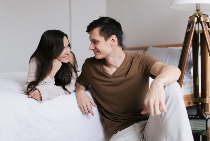 How Soon Is Too Soon To Move In Together? 8 Signs To Look For