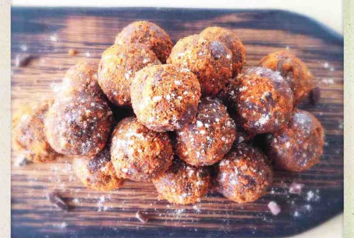 Almond Butter Chocolate Protein Balls (They're Raw & Vegan!)