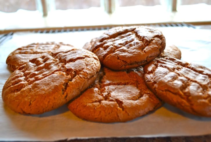 Treat Your Friends With These Flourless Almond Butter Cookies