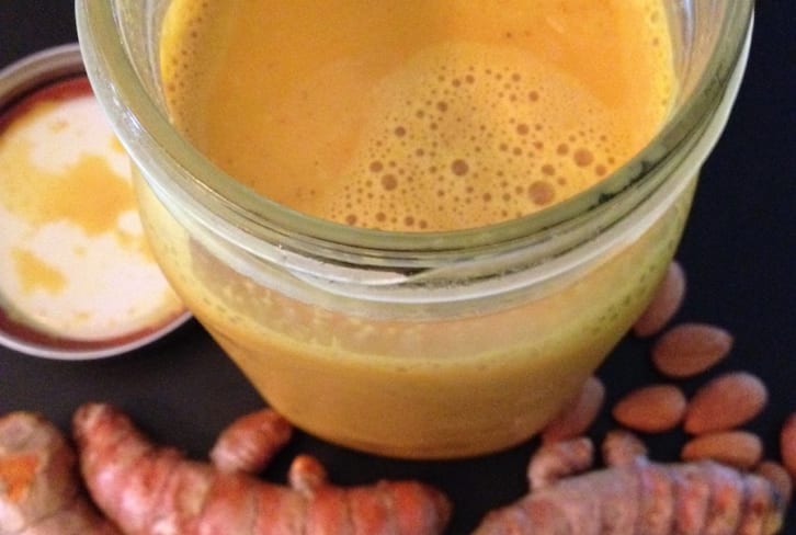 DIY: Anti-Inflammatory Turmeric-Almond Milk