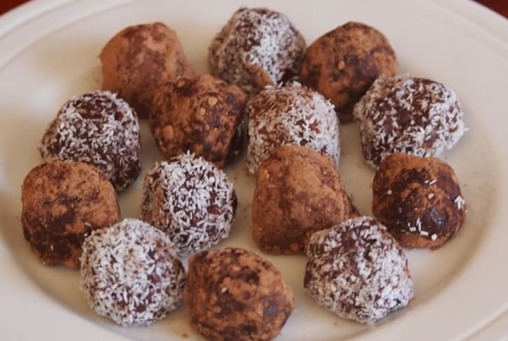 Chocolate-Chia Power Balls: Gluten, Fructose & Dairy Free