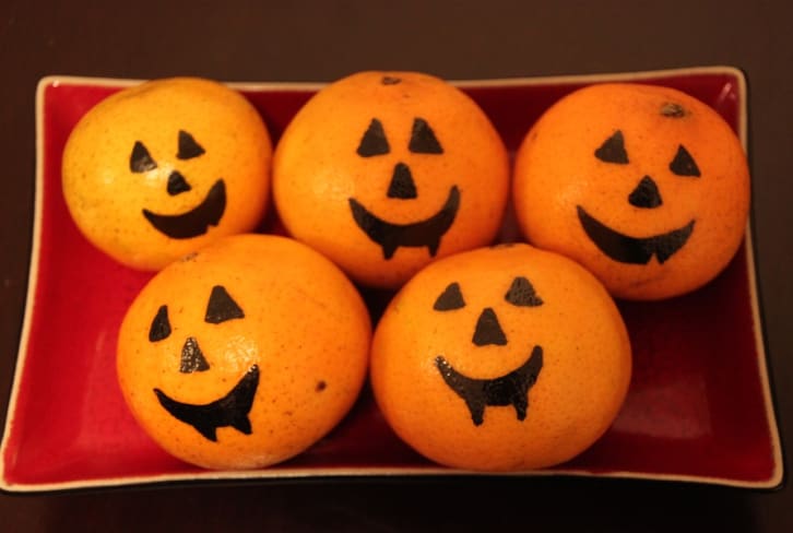 Clementine Jack-O-Lanterns: A Healthy Halloween Treat!
