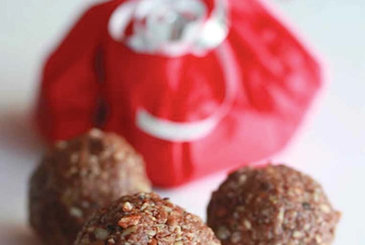 Chocolate Almond Superfood Snack Balls (Raw, Gluten-Free)