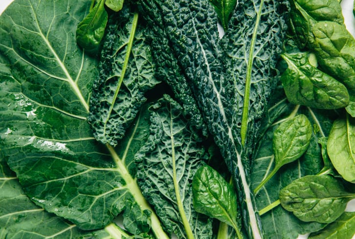 Kale & Spinach Are Both Superfoods — But Which One Is Better For You?