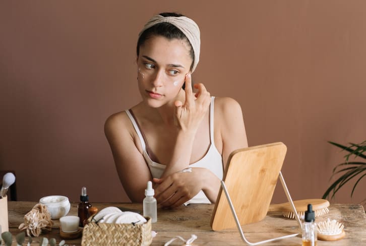 Is This Essential Oil Good For Acne? What The Derms Actually Think
