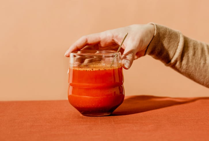 A Superfood Carrot-Ginger Juice For Healthy Skin & Eyes