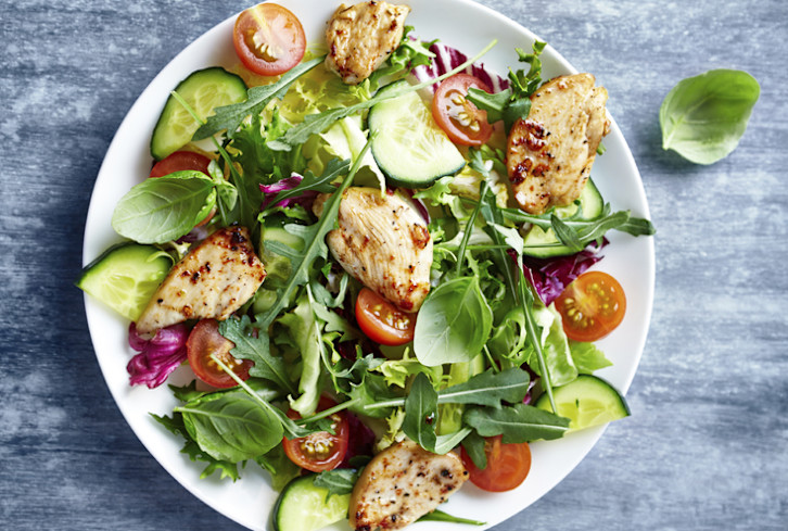 What To Eat Before And After A Workout: A Personal Trainer Explains