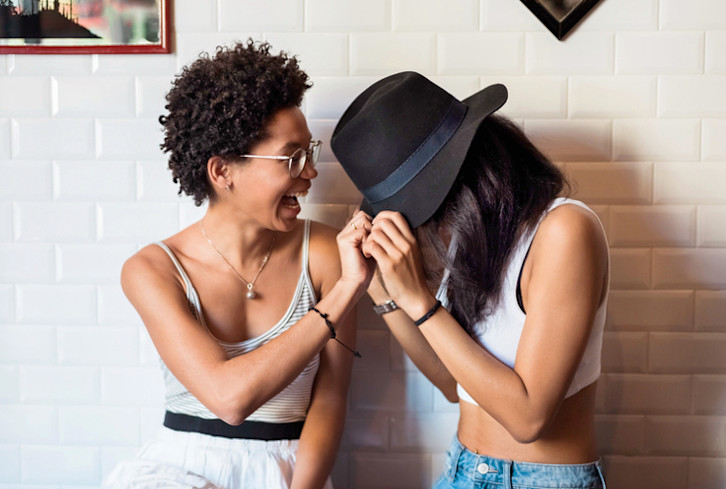 How To Be Single Without Being Lonely (According To A Relationship Therapist)