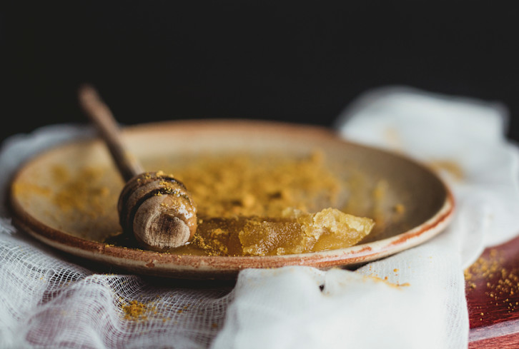 DIY: Banana-Honey Face Mask To Soothe Dry Skin