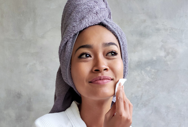 How To Clear Your Acne With An Apple Cider Vinegar Skin Toner