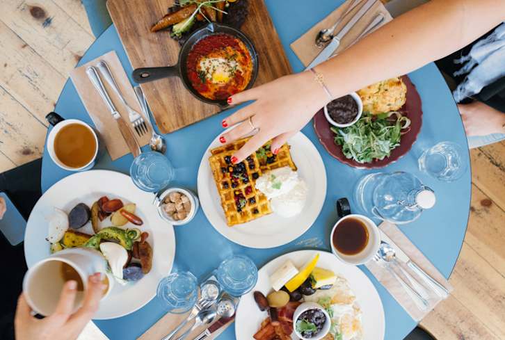 The Hormones That Make You Hungry & Full + How To Control Them