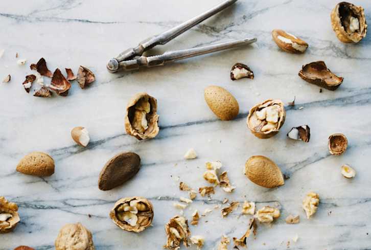 4 Strategies To Rid Yourself Of Seasonal Allergies For Good, A Doctor Explains