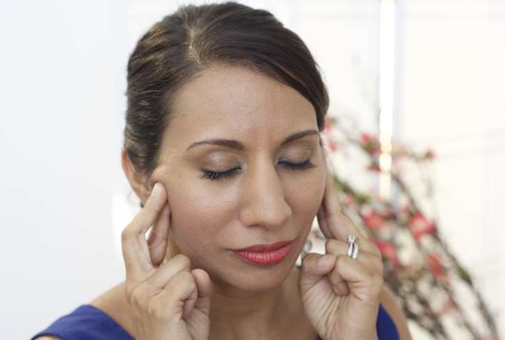 The Acupressure Routine I Use To Balance My Hormones