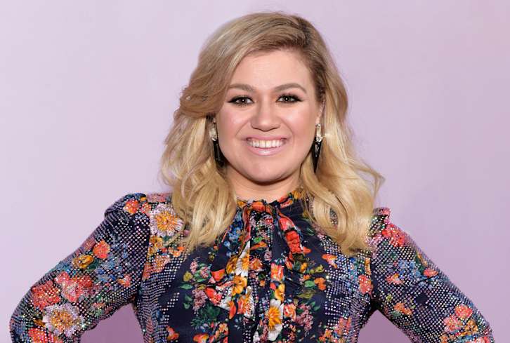 Kelly Clarkson Opens Up About The Diet That Helped Her Lose 37 Pounds & Heal Her Thyroid