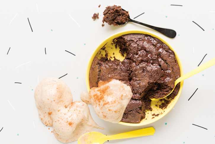 Stop Everything And Make This Protein-Packed, Sugar-Free Deep-Dish Chocolate-Chip Cookie