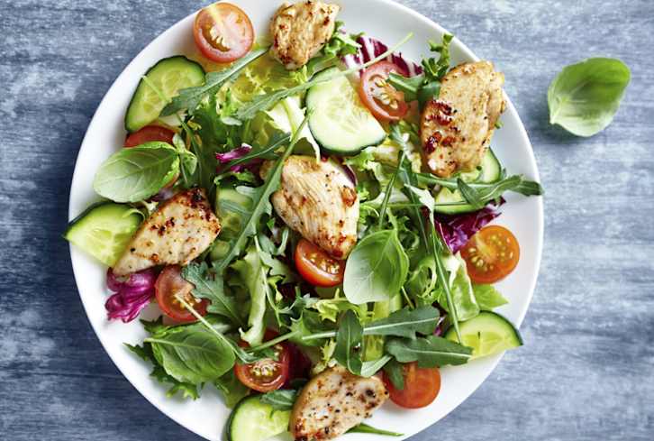 What To Eat Before And After A Workout: A Personal Trainer Explains