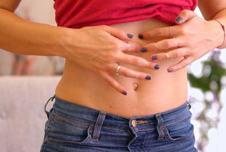 Feeling Bloated? Here's A 3-Minute Acupressure Routine To Beat Digestive Issues