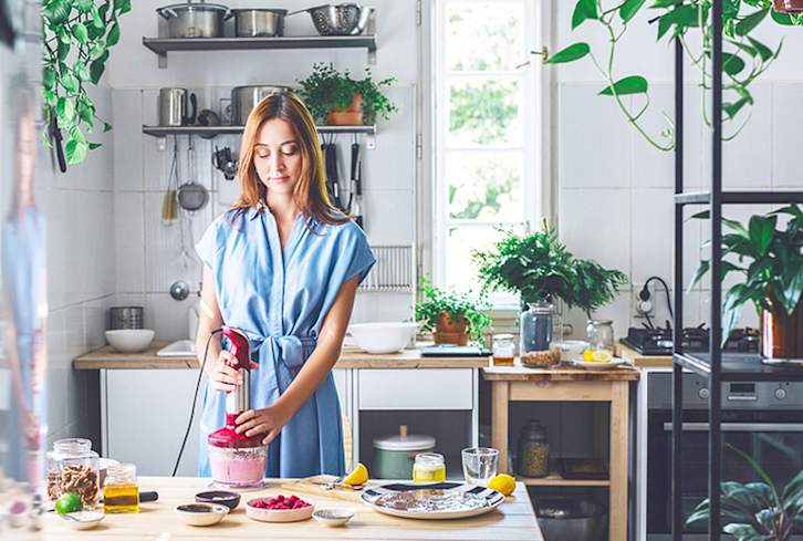 No Kitchen Skills? No Problem. Here's How To Fall In Love With Cooking