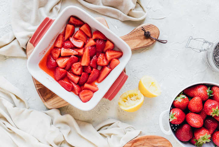 These Strawberry-Lemonade Gut-Healing Snacks Are The Perfect Last Taste Of Summer