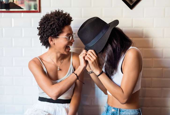 How To Be Single Without Being Lonely (According To A Relationship Therapist)