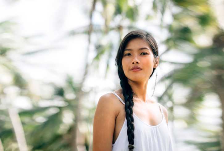 Is Screen Time Messing With Your Skin? A Derm's 7-Day Plan For Unplugging