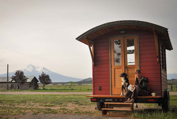 I Live In A 56-Square-Foot Tiny House. Here Are My Top Tips For Decluttering
