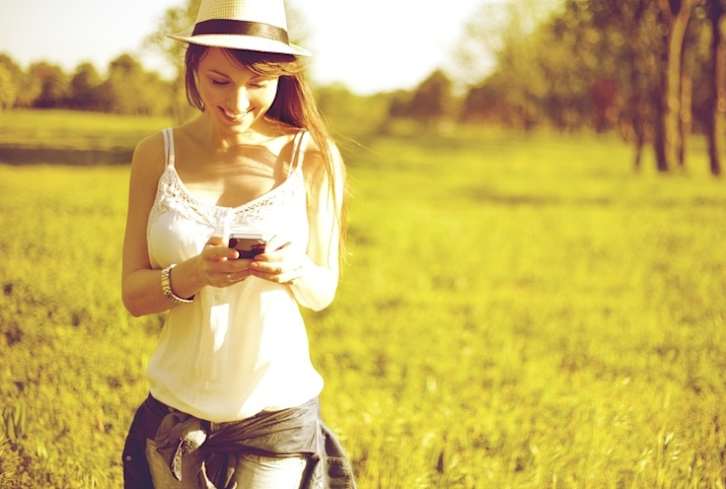 10 Tips To REALLY Stay In Touch With People You Care About