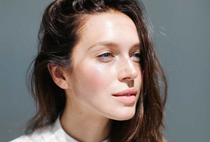 An Esthetician Shares How To Fix "Oily Dehydrated" Skin
