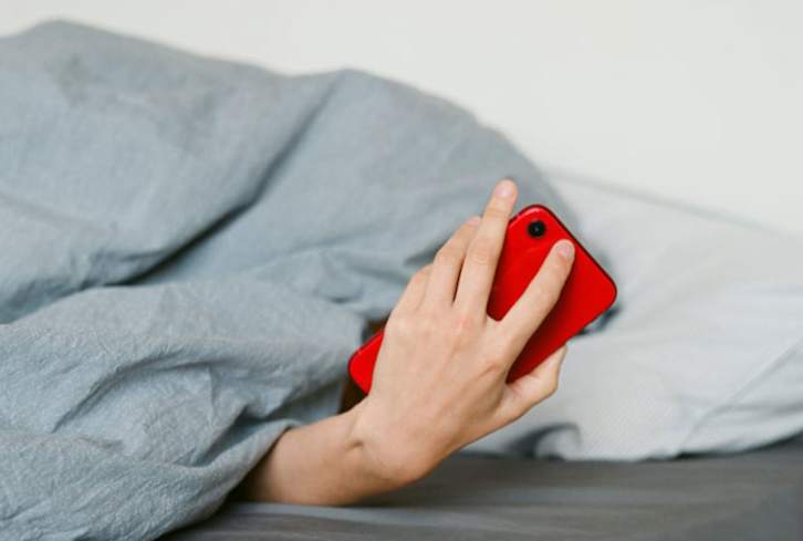 68% Of Phones Are Contaminated With Bacteria & Viruses – Here's How To Clean Yours