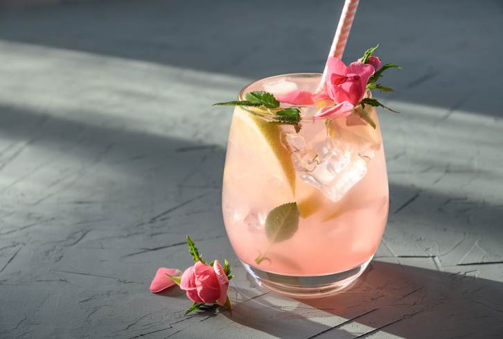 This Cooling & Anti-Inflammatory Cocktail Is Here To Save Your Weekend