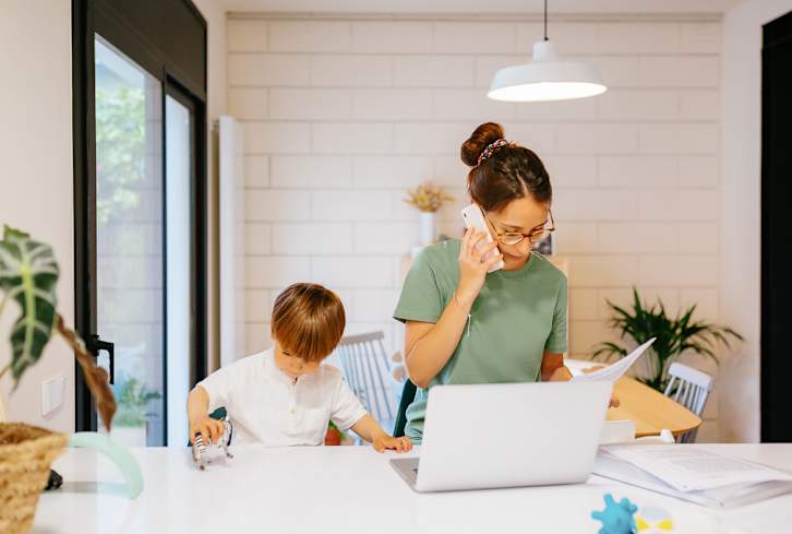 Does Using Your Smartphone Make You A Bad Parent? Here's What The Research Says