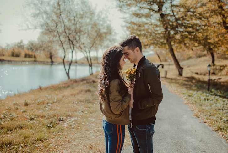 25 Cozy Fall Date Ideas To Make Romantic Memories With Your Partner