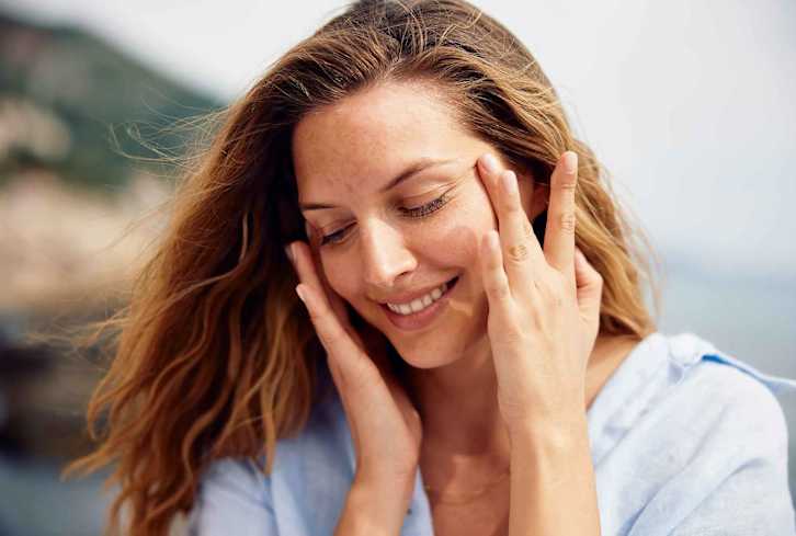 If You Have Sagging Skin In Your 40s, This Is Likely The Cause