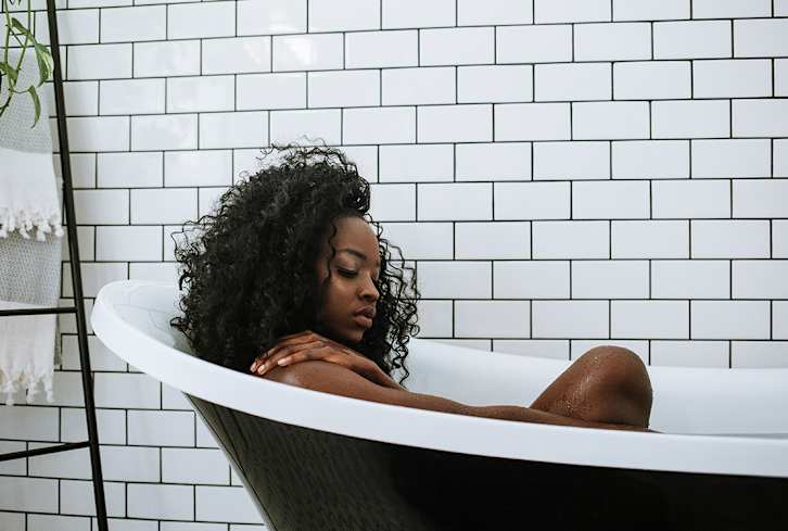 The Skin-Soothing Bath An Herbalist Draws When She Needs A Detox