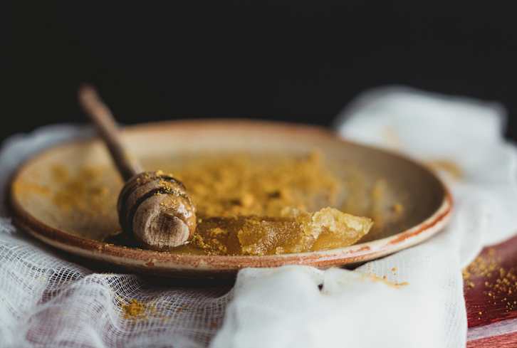 DIY: Banana-Honey Face Mask To Soothe Dry Skin
