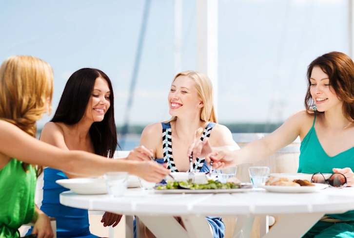 How To Eat Healthy When You're Eating Out