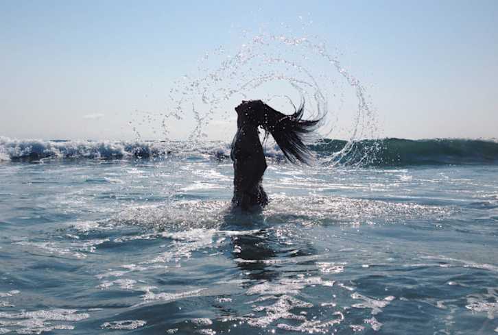 7 Ways To Tap Into The Power Of The New Moon In Pisces & The Solar Eclipse
