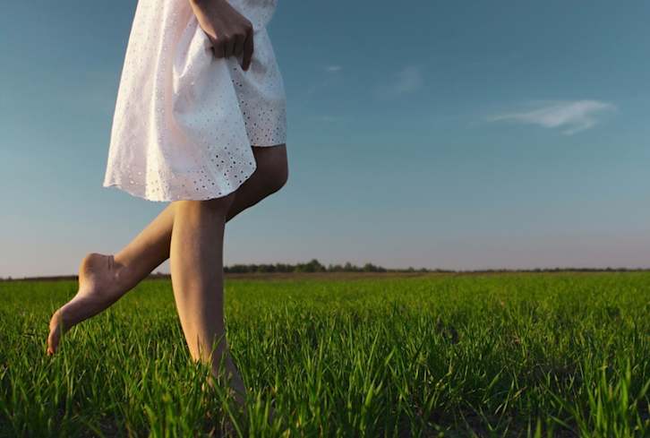 The Surprising Health Benefits Of Going Barefoot